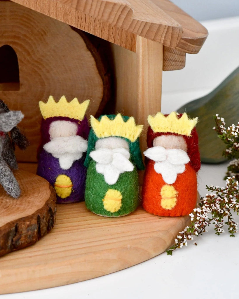 Christmas-Nativity-Peg-Dolls-9.webp