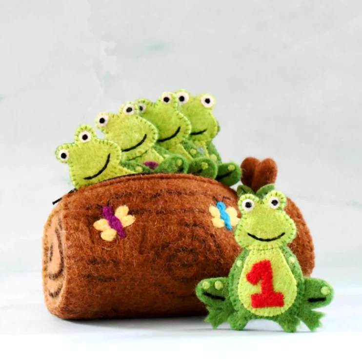 Tara-Treasures-handmade-felt-finger-puppets-5-speckled-frogs-1_1400x.webp